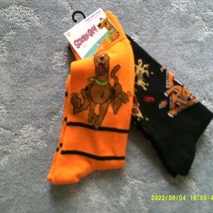 2 PAIRS OF SCOOBY-DOO SOCKS